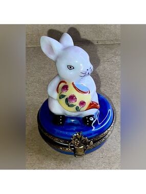 Limoges Retired Bunny with Watering Can Collectible/very nice condition -Chamart
